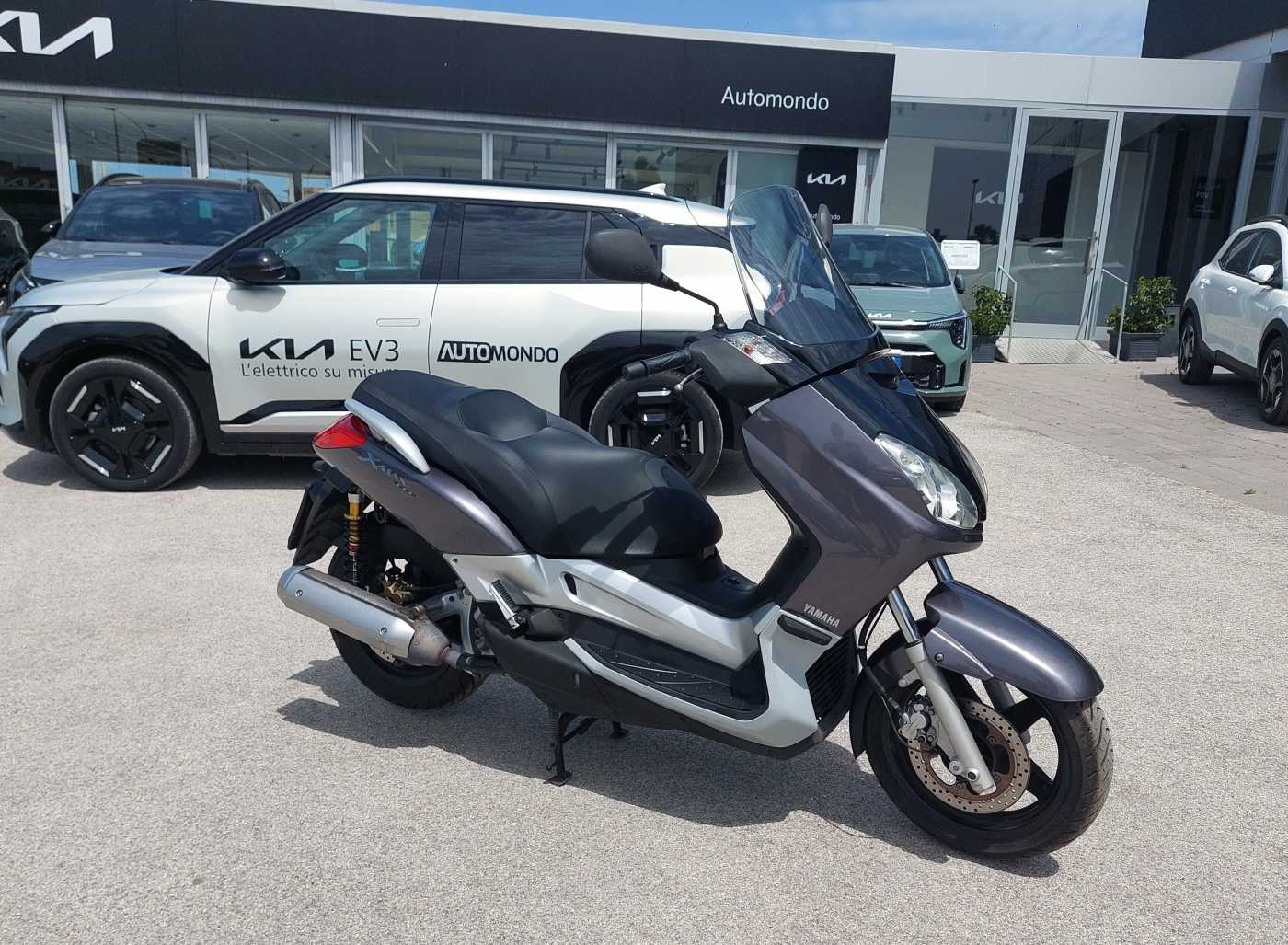 Yamaha XMAX 250 