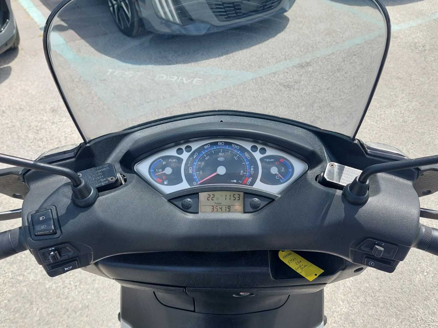 Yamaha XMAX 250