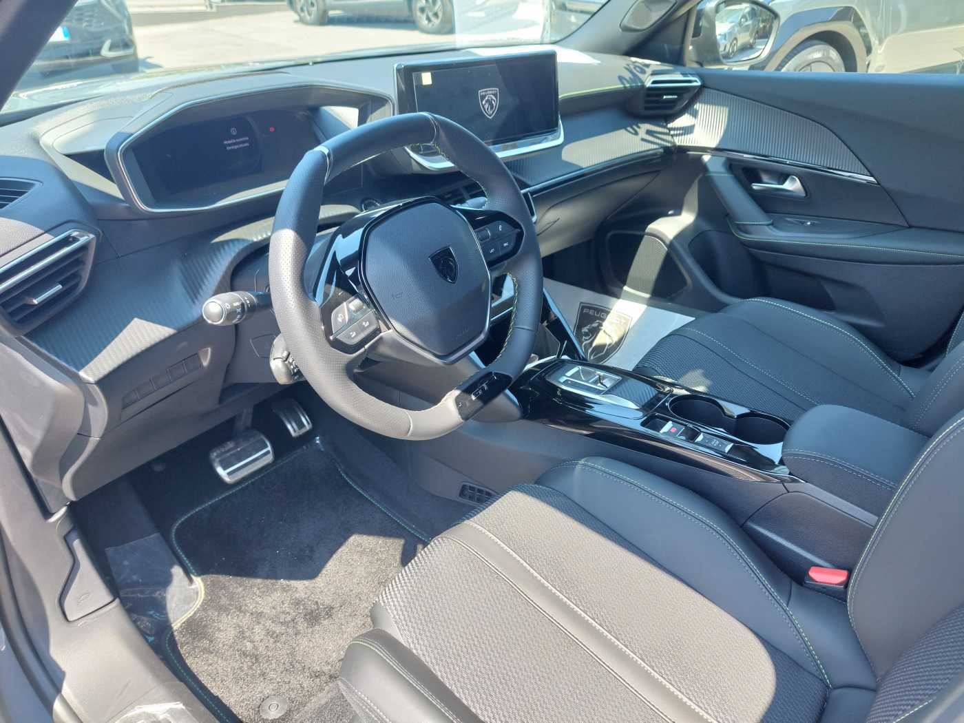 Peugeot 2008 2ª serie motore elettrico 156CV GT KM0