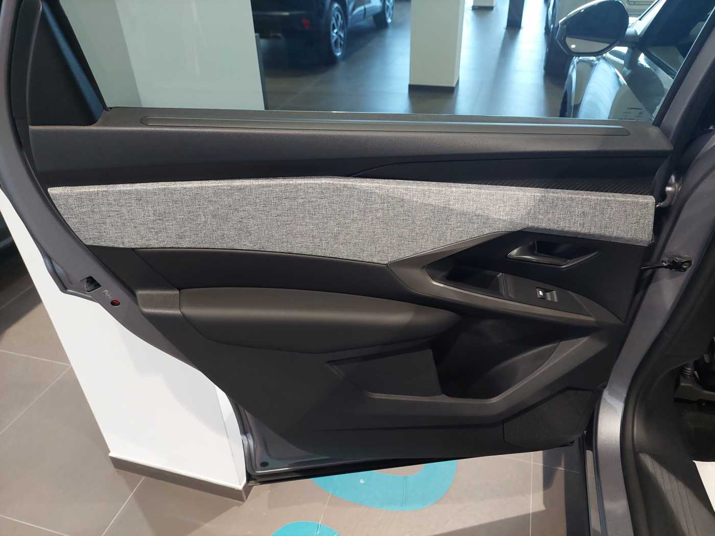 Peugeot 5008 3ª serie Hybrid 145 e-DCS6 Allure KM0