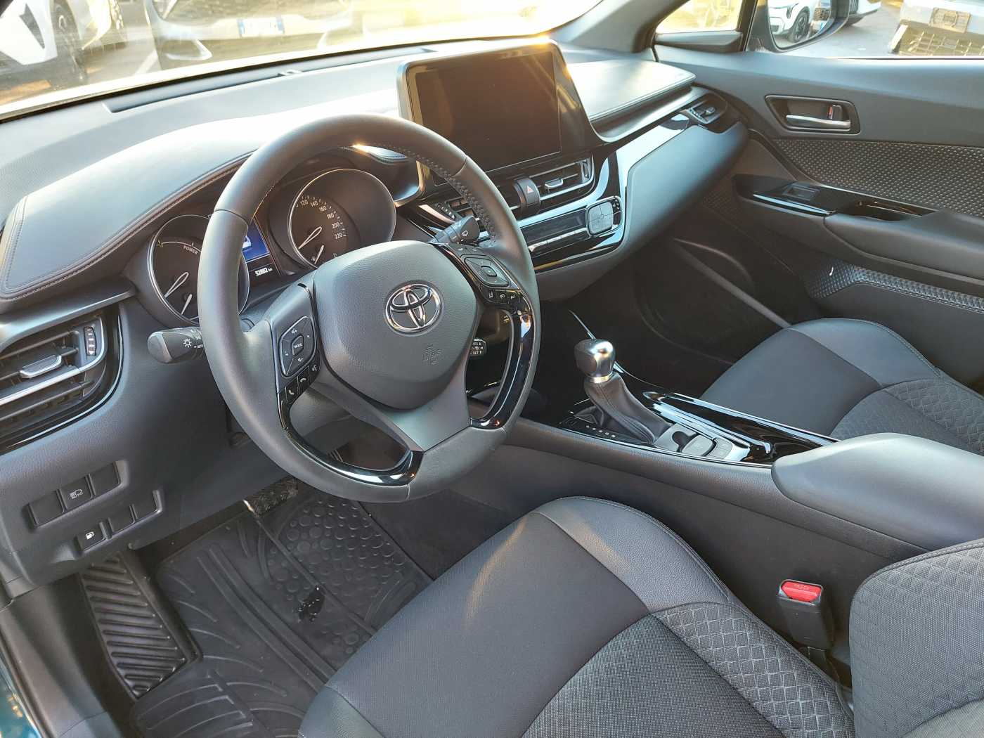 Toyota C-HR 1.8 HYBRID TREND 122CV E-CVT