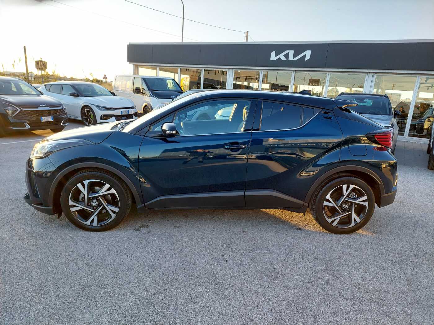 Toyota C-HR 1.8 HYBRID TREND 122CV E-CVT