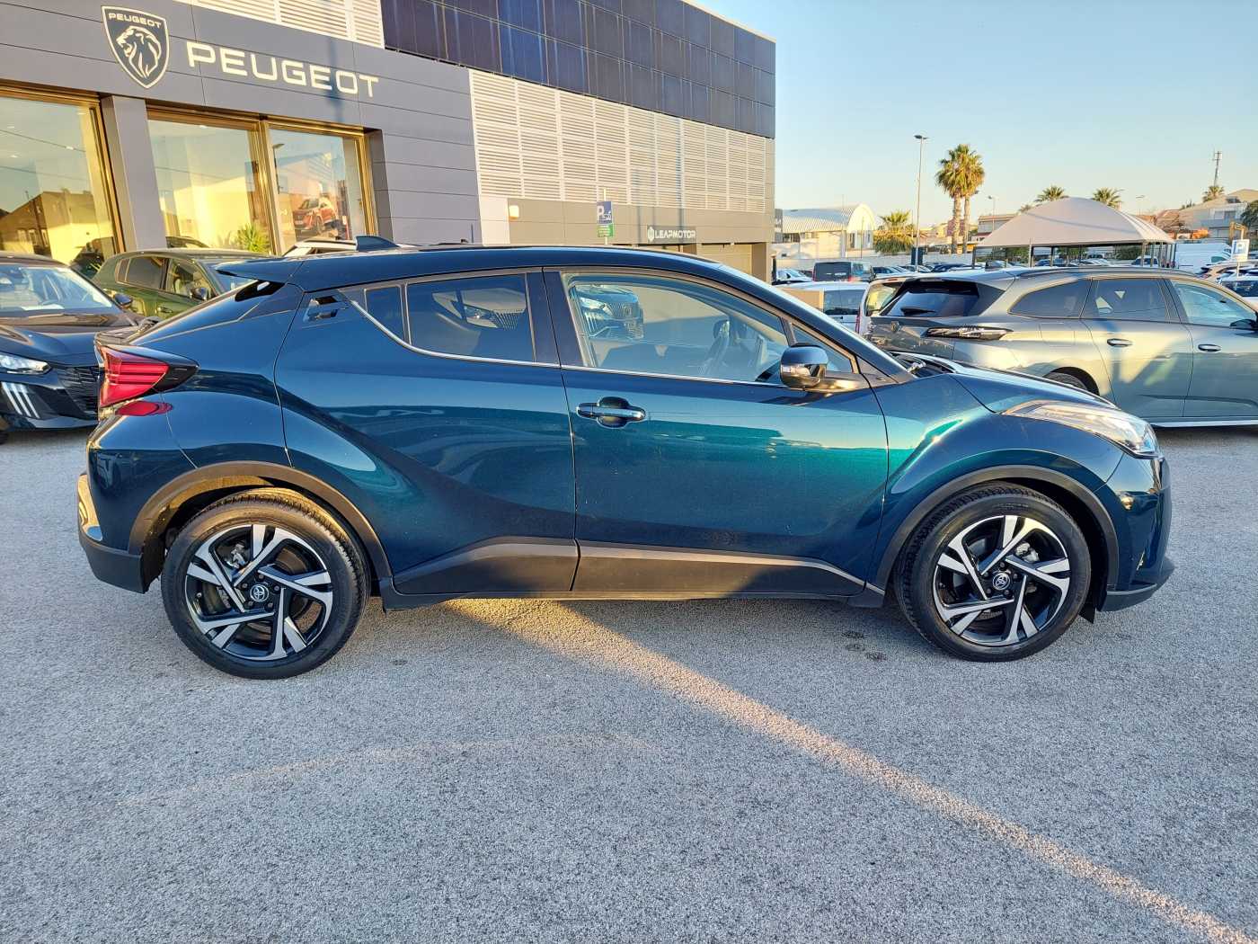 Toyota C-HR 1.8 HYBRID TREND 122CV E-CVT